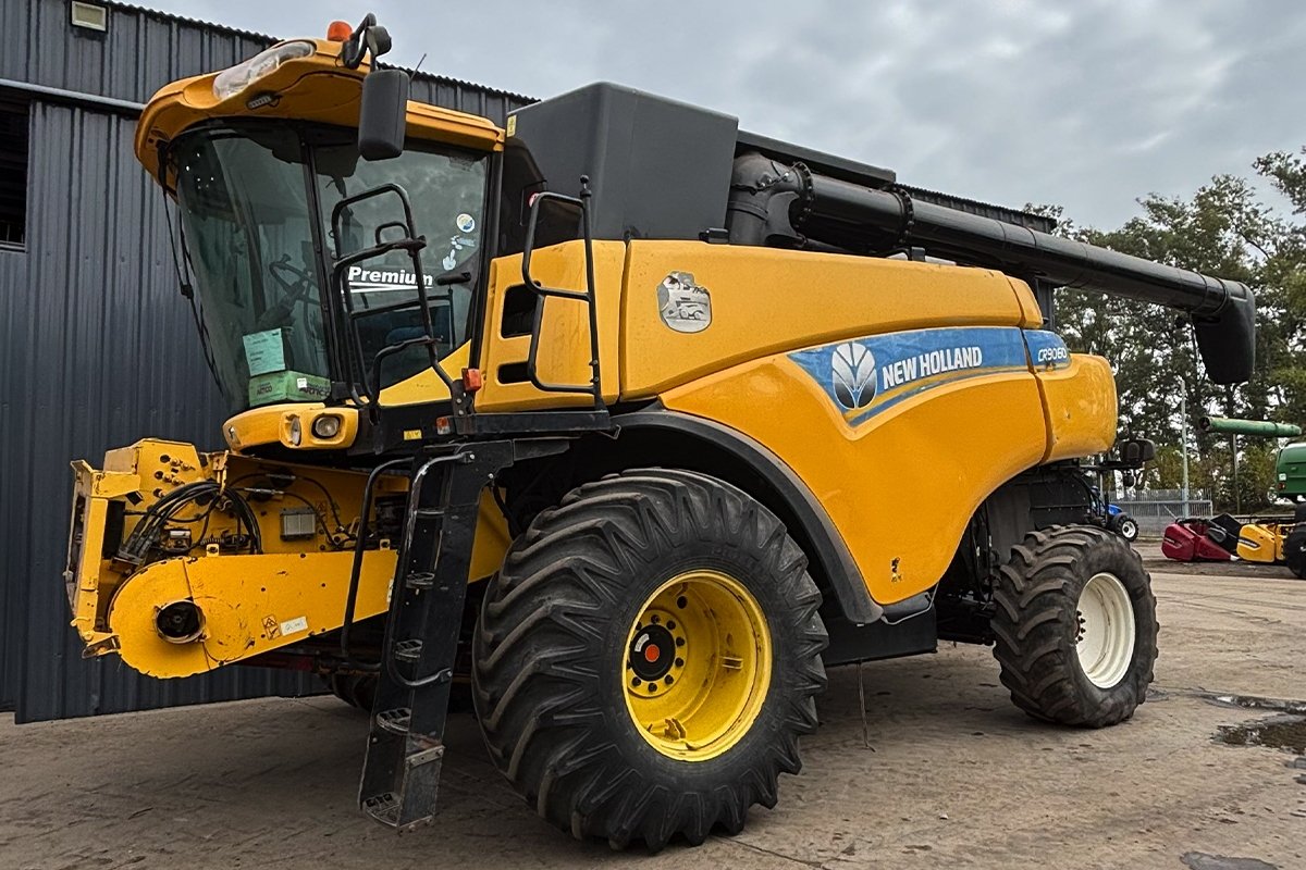 New Holland CR 9060