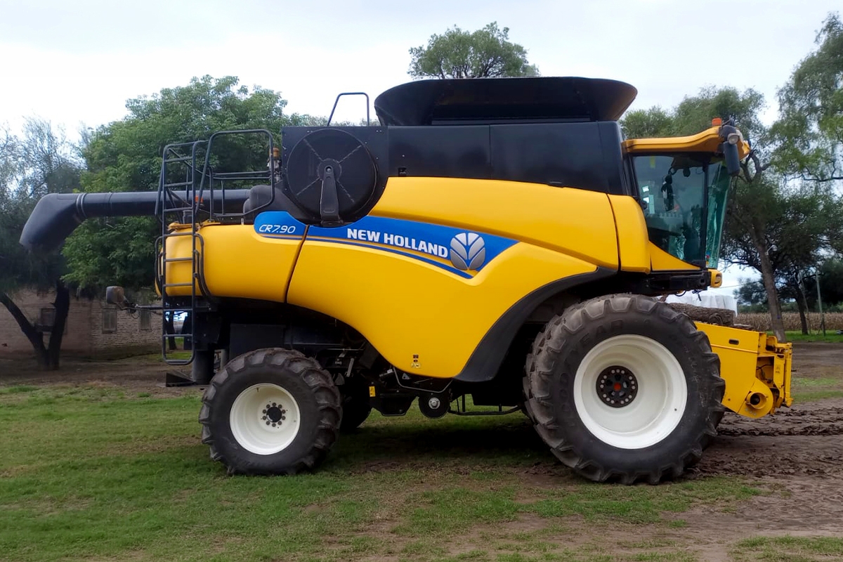 New Holland CR 7.90
