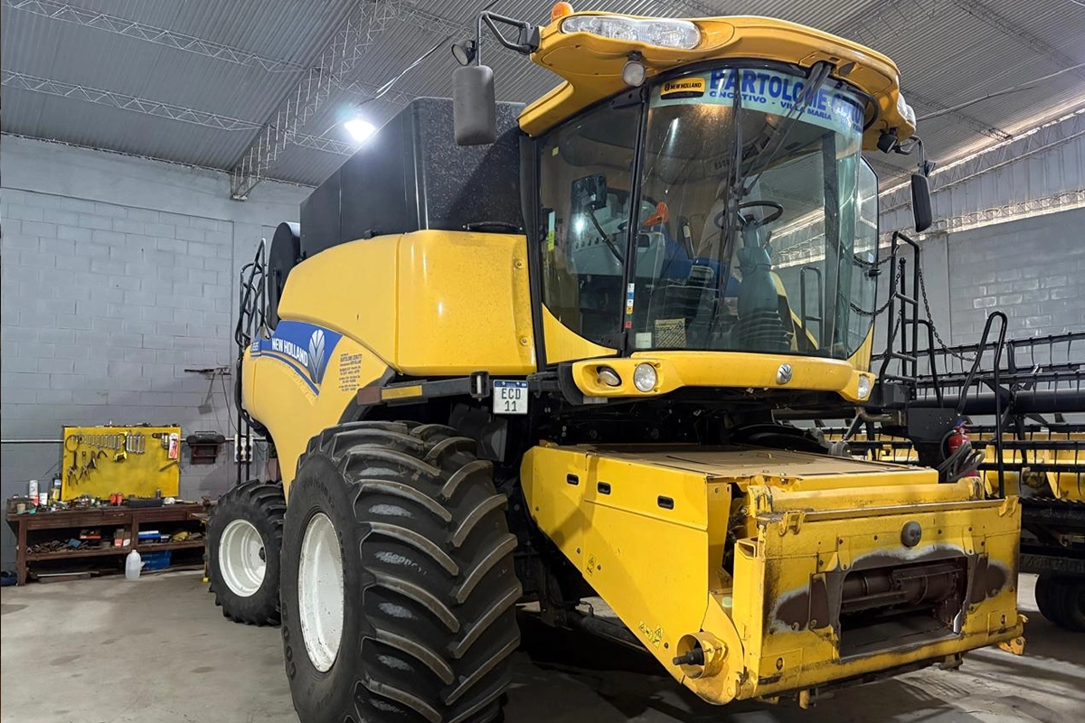 New Holland CR 5.85