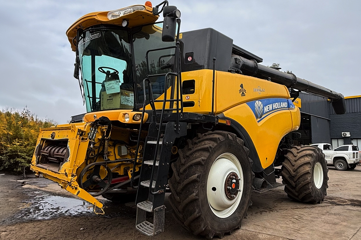 New Holland CR 8090