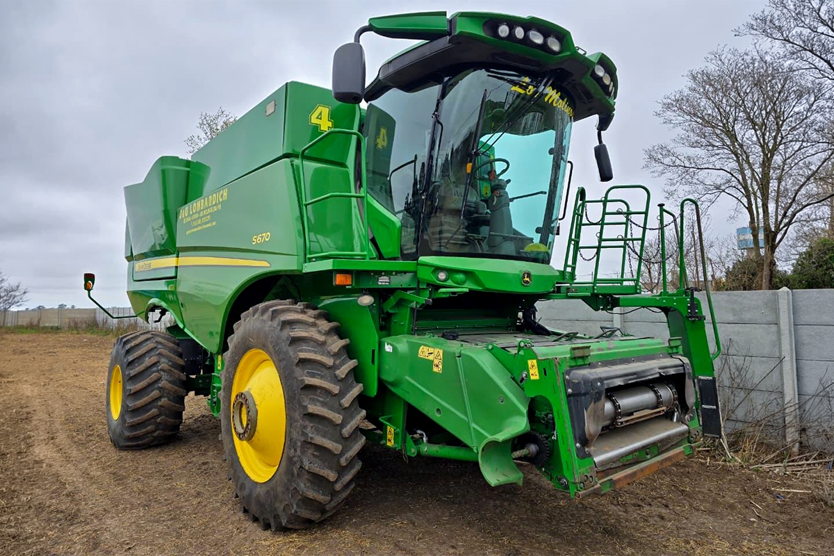 John Deere S670
